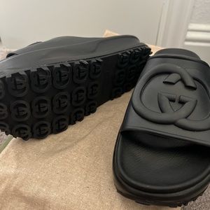 black GUCCI slides size 37